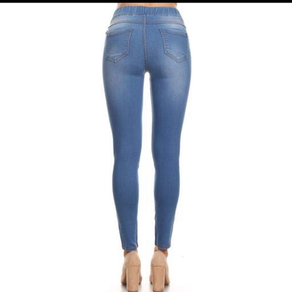 JVINI Woman’s Pull-on Slimming Denim Jeggings| Color - light wash - Picture 4 of 4